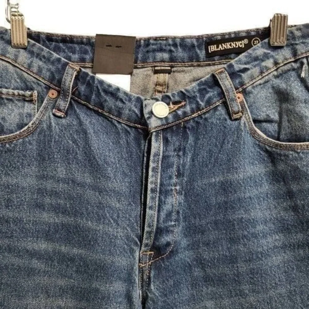 Blank NYC
V-front Baxter fit 
In my Head Straight Leg Jean - Picture 5 of 10